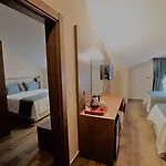 Live Hotel 3*