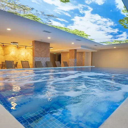 Live Hotel 3*
