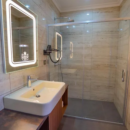 Live Hotel 3*